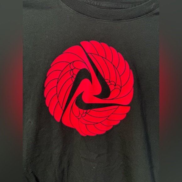 Women’s Nike graphic black and pink tshirt. “The Nike Tee” size Medium - Picture 2 of 5